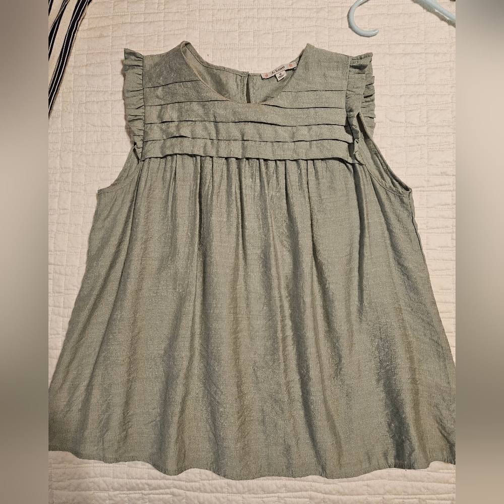Sleeveless ruffled blouse